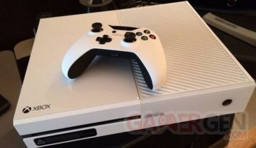  Xbox One White Exclusive Launch Team Commemorative Special Edition  blanche photo 06.01 (2)