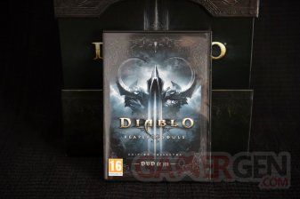 Diablo-III-Reaper-of-Souls-unboxing-0017