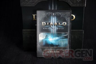 Diablo-III-Reaper-of-Souls-unboxing-0023