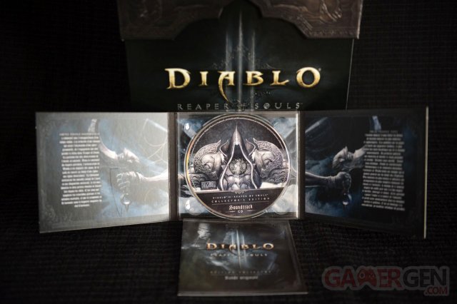 Diablo-III-Reaper-of-Souls-unboxing-0029