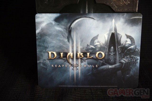 Diablo-III-Reaper-of-Souls-unboxing-0030